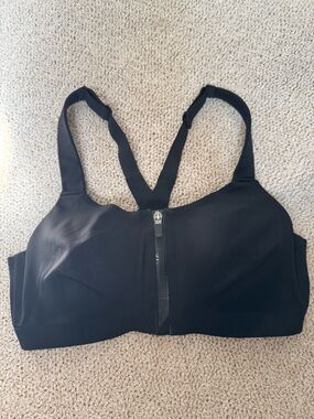 Black Front-Zip Racerback Sports Bra